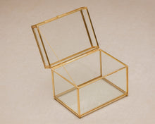 Load image into Gallery viewer, 4x6" Brass &amp; Glass Upright Photo Print Box - Large 325 Photos
